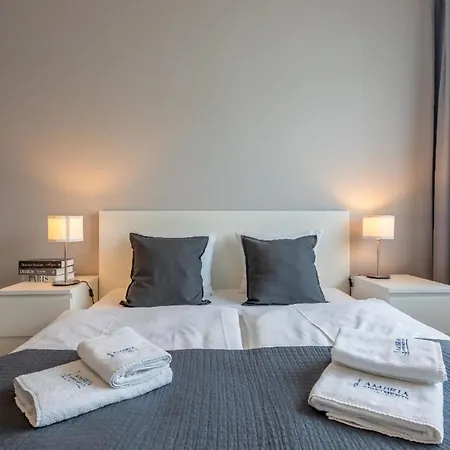 Zuza Mit Schoenem Sonnenbalkon Apartamento *