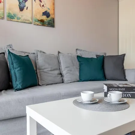Zuza Mit Schoenem Sonnenbalkon Apartamento *