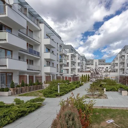 Zuza Mit Schoenem Sonnenbalkon